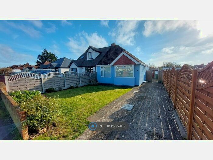 2 Bedroom Bungalow To Rent In The Crossway, Fareham, PO16
