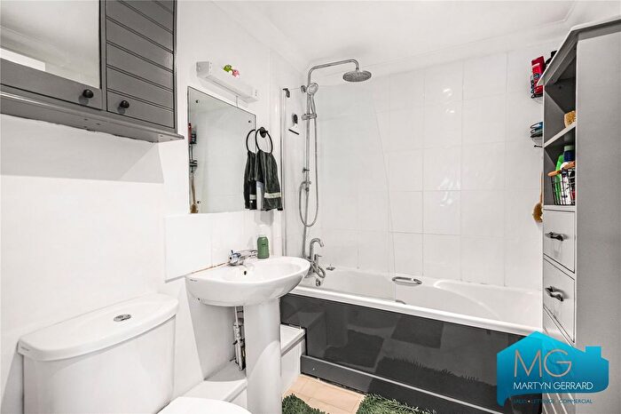 1 Bedroom Flat For Sale In Green Lanes, London, N21