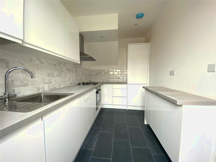 3 Bedroom Semi-Detached House To Rent In Pollards Hill South, London, SW16