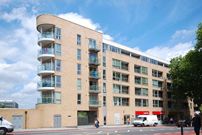 Garage / Parking To Rent In Chiswick High Road, Gunnersbury, London, W4