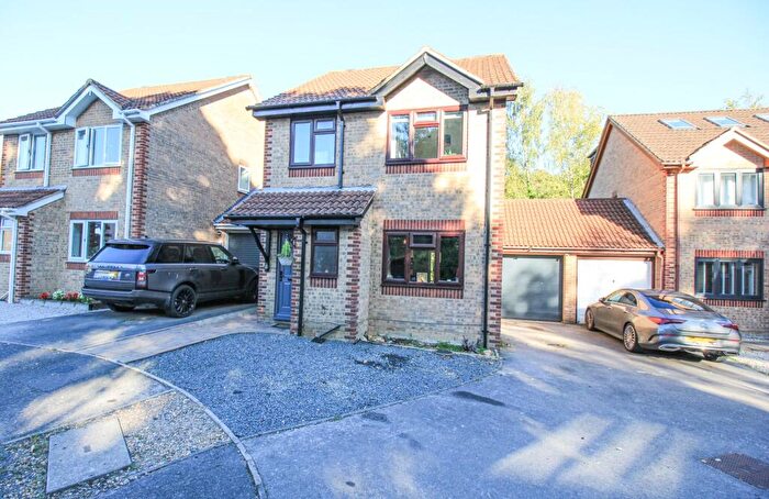 3 Bedroom Link Detached House For Sale In Tumulus Close, Netley Common, SO19