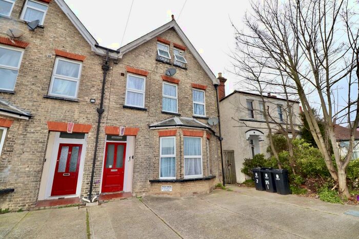 2 Bedroom Flat To Rent In Hayes Road, Clacton-on-Sea, Essex, CO15