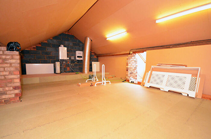 3 Bedroom Bungalow For Sale In London Road, Raunds, NN9