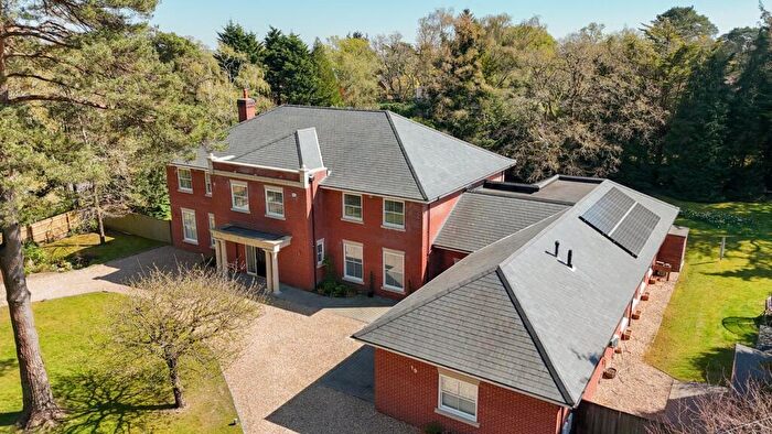 6 Bedroom Detached House For Sale In Avon Castle Drive, Ringwood, BH24