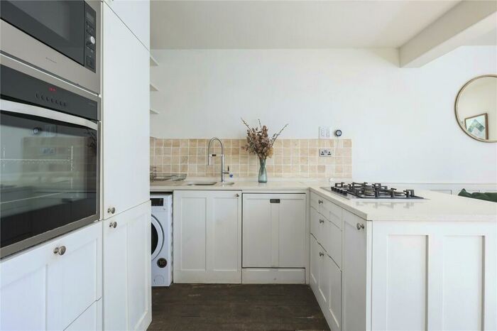 1 Bedroom Apartment To Rent In Canonbury Square, Islington, London, N1