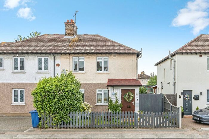 4 Bedroom Semi-Detached House For Sale In Hathaway Road, Grays, Essex, RM17