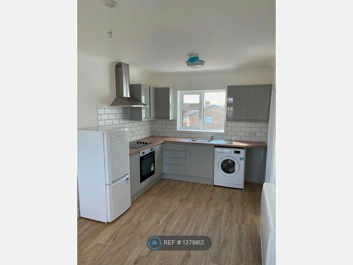 1 Bedroom Flat To Rent In High Street, Canvey Island, SS8