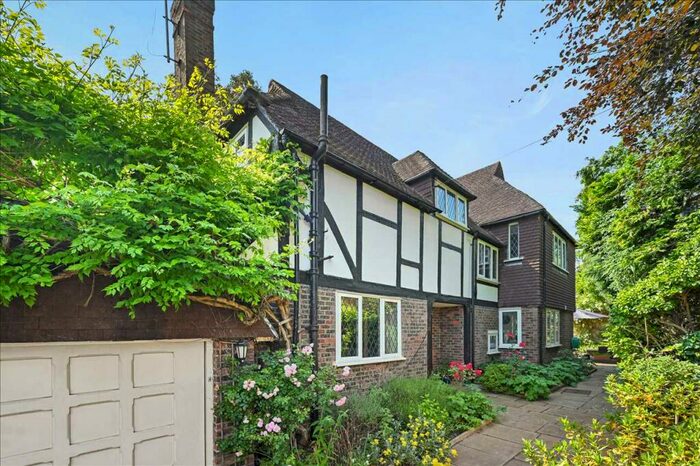 5 Bedroom Detached House To Rent In West Road, Kingston Upon Thames, KT2