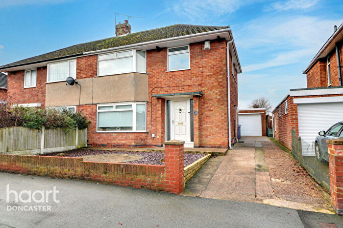 3 Bedroom Semi Detached House For Sale In Croft Road, Balby, Doncaster, DN4