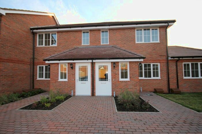 1 Bedroom Flat To Rent In Station Crescent, Station Crescent, Ashford, Middlesex, TW15