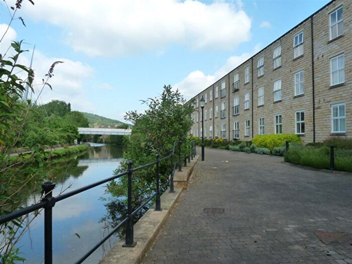 2 Bedroom House To Rent In Canal Quay, Bingley, BD16