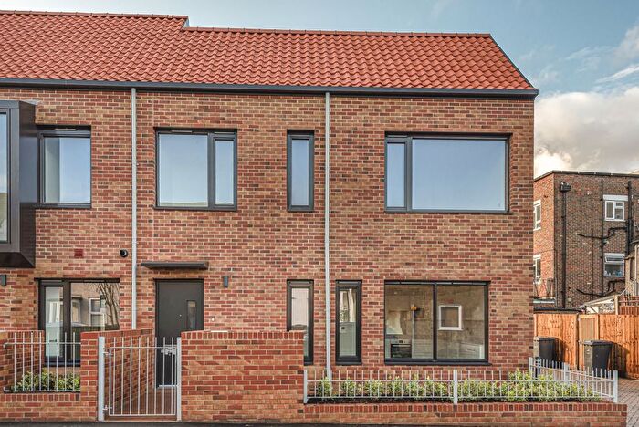 3 Bedroom Detached House To Rent In Eden Road, Beckenham, BR3