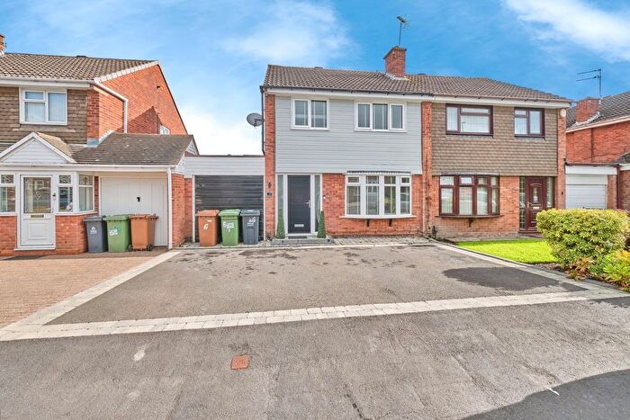3 Bedroom Semi-Detached House For Sale In Kewstoke Road, Willenhall, West Midlands, WV12