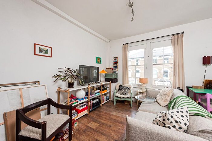 1 Bedroom Flat To Rent In Dalyell Road, SW9