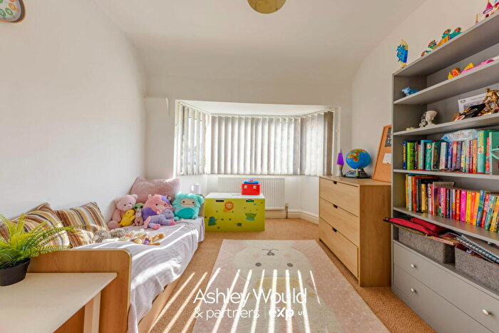 3 Bedroom Semi-Detached House For Sale In Shenstone Valley Road, Halesowen, B62