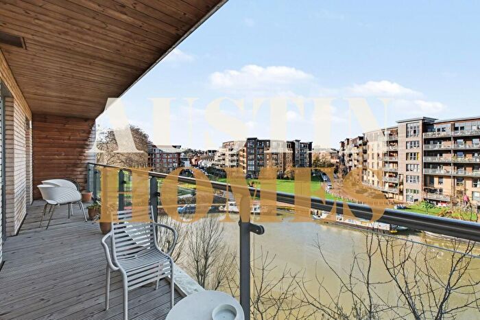 2 Bedroom Flat For Sale In Essex Wharf, London, E5
