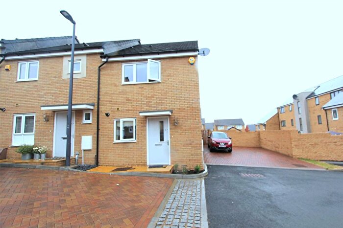 2 Bedroom End Of Terrace House To Rent In Foxglove Road, Emersons Green, Bristol, BS16