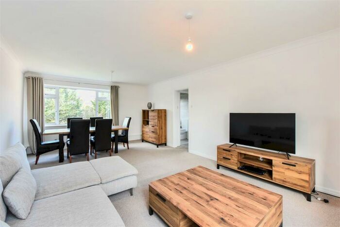 2 Bedroom Flat To Rent In Lambs Close, Cuffley, EN6