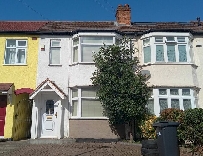 2 Bedroom Terraced House To Rent In Connaught Avenue, Enfield, London, EN1