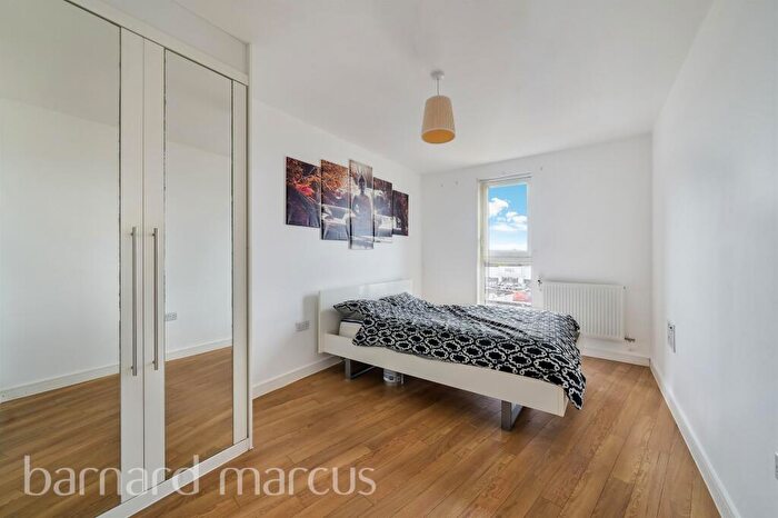 2 Bedroom Apartment For Sale In Cabot Close, Croydon, CR0