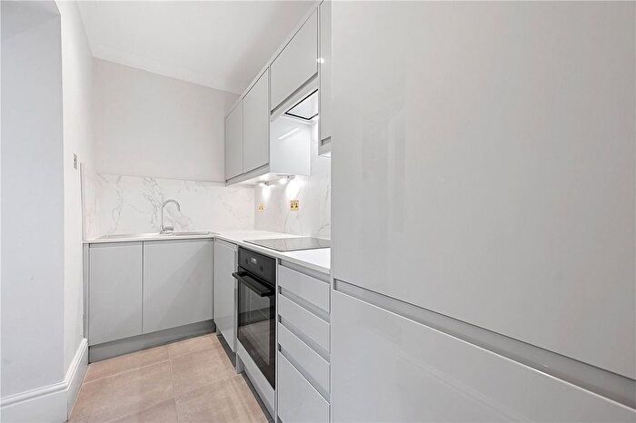 1 Bedroom Flat To Rent In Kensington Square, Kensington, London, W8