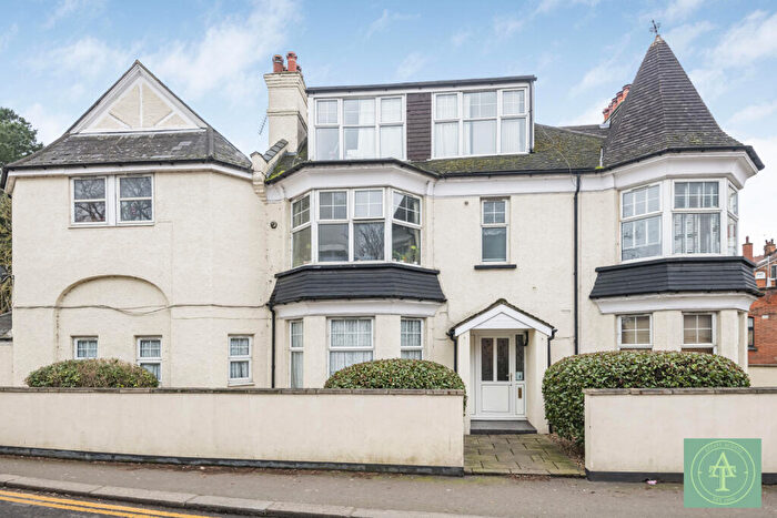 2 Bedroom Flat To Rent In Farm Road, N21
