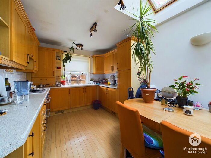 2 Bedroom Property To Rent In High Road, Woodford, Essex, IG8