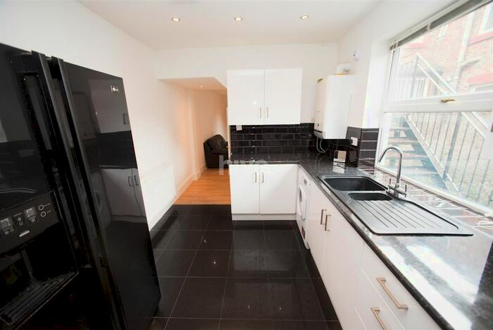 2 Bedroom Flat To Rent In Cheltenham Terrace, Heaton, Newcastle Upon Tyne, NE6