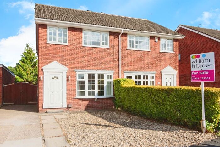 3 Bedroom Semi-detached House For Sale In Greenshaw Drive, Haxby, York, YO32