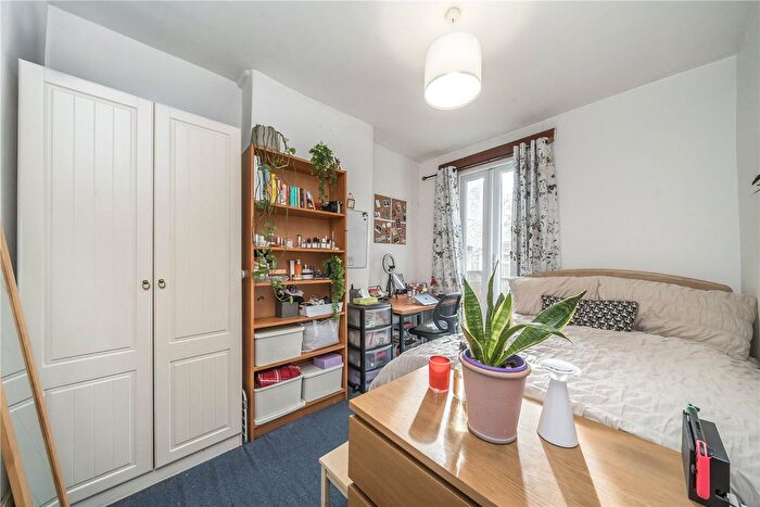 3 Bedroom Terraced House For Sale In Trevelyan Road, London, SW17