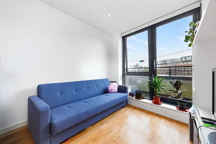 1 Bedroom Flat To Rent In Southwark Bridge Road, London, SE1
