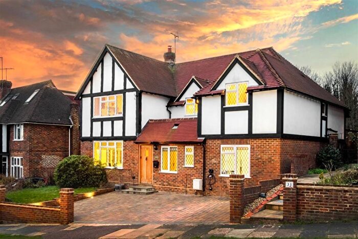 4 Bedroom Detached House For Sale In Brangwyn Drive, Brighton, BN1