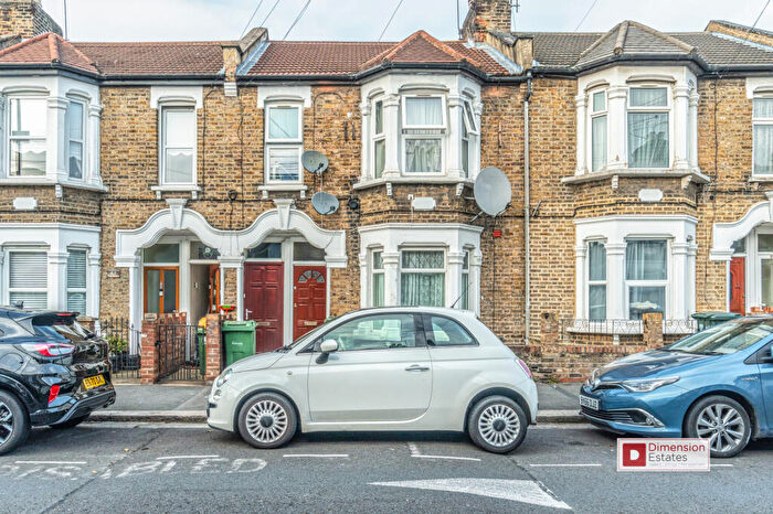 2 Bedroom Flat To Rent In Cambus Road, Canning Town, Newham, E16