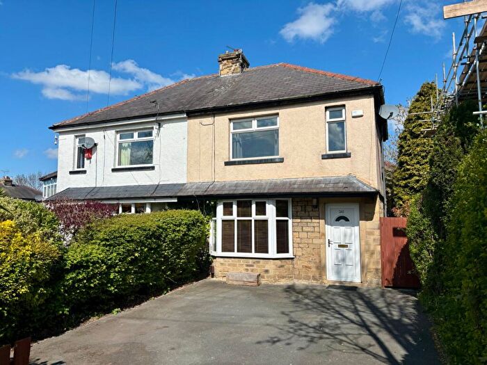 3 Bedroom Semi Detached House For Sale In Spen Lane, Gomersal, Cleckheaton, West Yorkshire, BD19
