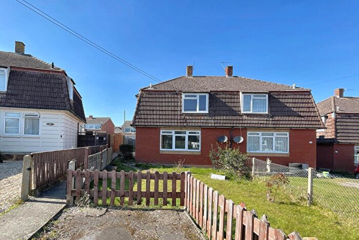 3 Bedroom Semi-Detached House For Sale In Kingston Close, Street, Somerset, BA16