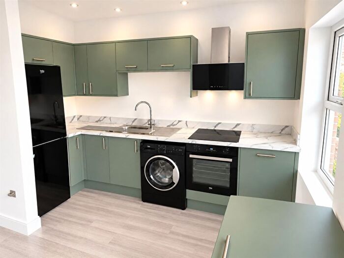 2 Bedroom Flat To Rent In Chingford Mount Road, Chingford, E4