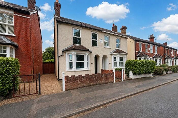 4 Bedroom Semi-Detached House To Rent In Chertsey, Surrey, KT16