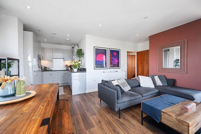2 Bedroom Flat For Sale In Dunedin Road, Leyton, London, E10