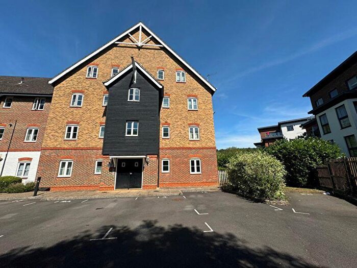 1 Bedroom Flat To Rent In High Wycombe, HP12