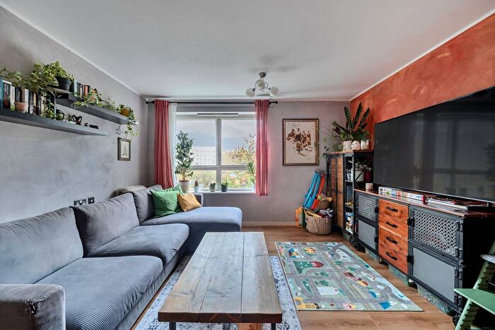 1 Bedroom Flat For Sale In Market Road, Islington, London, N7