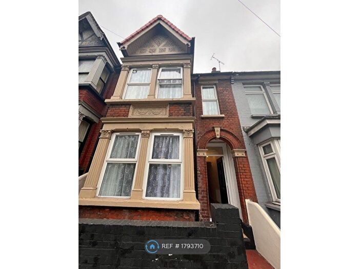 4 Bedroom Terraced House To Rent In Chatham Hill, Chatham, ME5