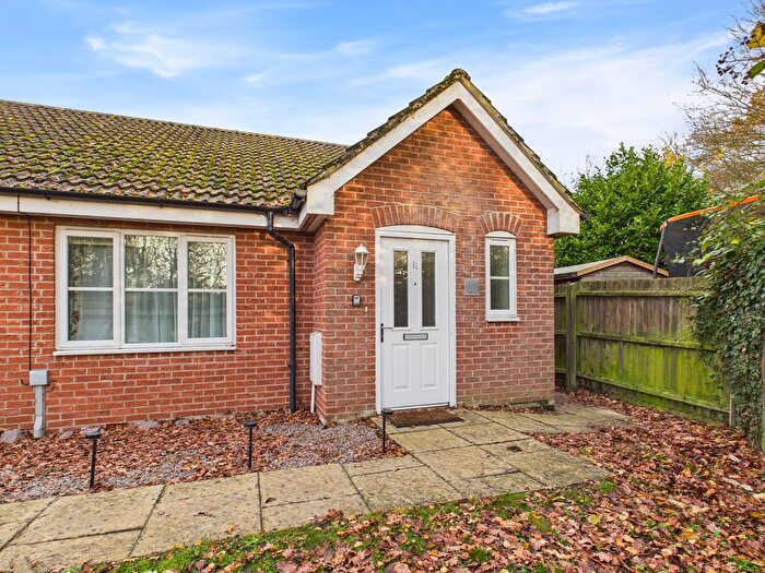 2 Bedroom Semi-detached Bungalow To Rent In Challis Close, Watlington, PE33