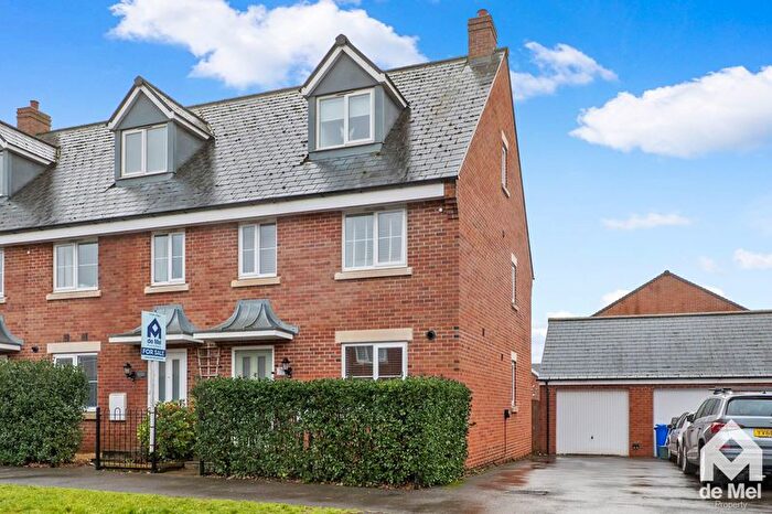 3 Bedroom End Terrace House For Sale In Vale Road, Bishops Cleeve, GL52