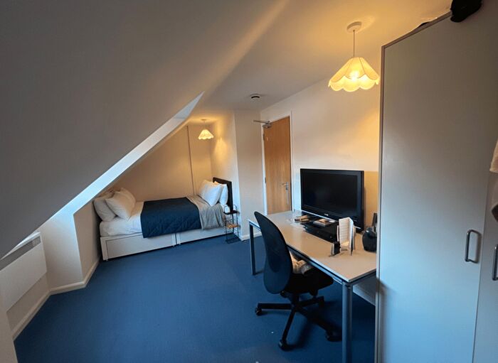 1 Bedroom Semi-Detached House To Rent In City Road, Nottingham, NG7