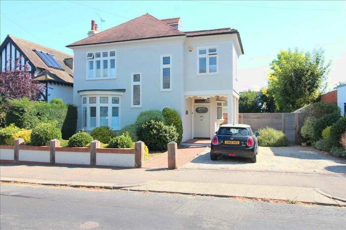 4 Bedroom Detached House To Rent In Marine Estate, Leigh On Sea, SS9