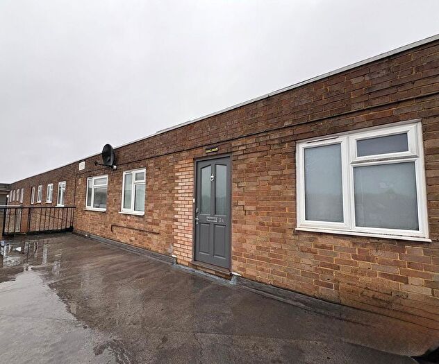 3 Bedroom Flat To Rent In The Parade, Frimley, Camberley, Surrey, GU16