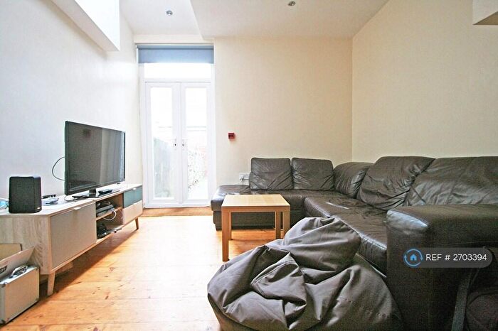 6 Bedroom Terraced House To Rent In Harriet Street, Cardiff, CF24