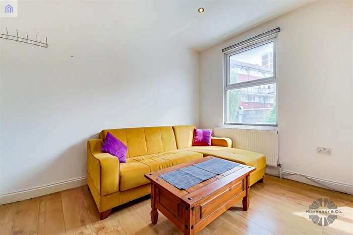 1 Bedroom Flat To Rent In Maybank Road, London, E18