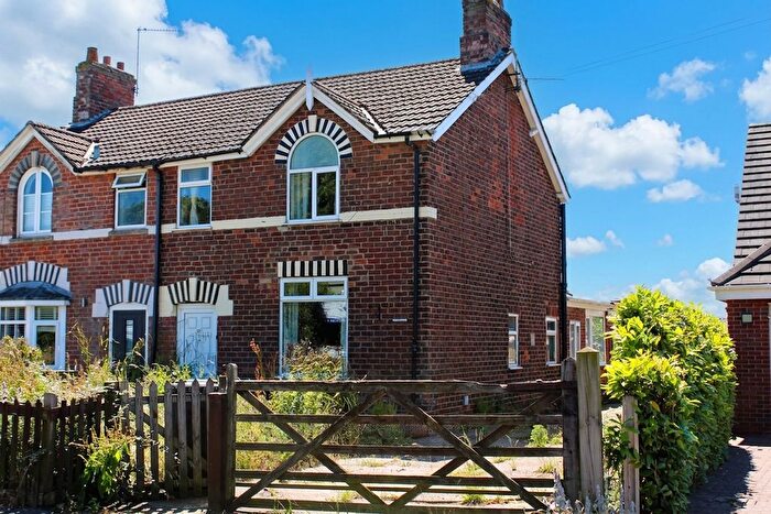 3 Bedroom Semi-Detached House For Sale In Low Road, Worlaby, DN20