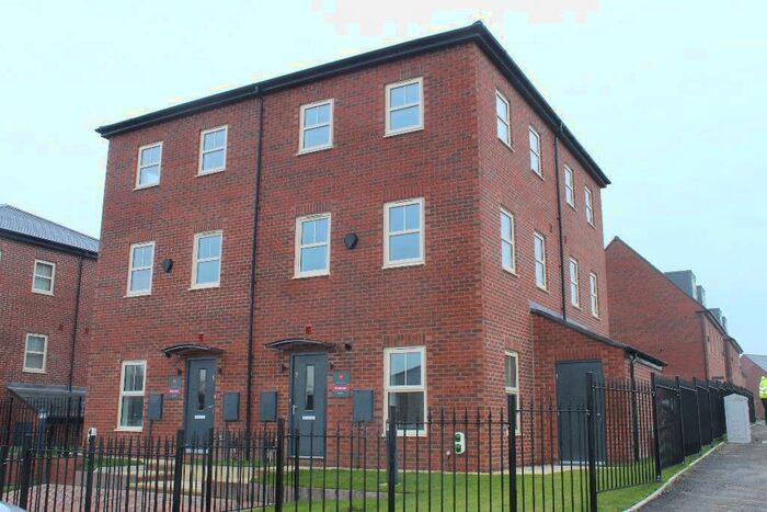 2 Bedroom Town House To Rent In Cardwell Road, Leeds, West Yorkshire, LS14